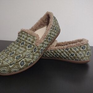 REVITALIGN Green Quilted Patterned Faux Fur Women's Slippers